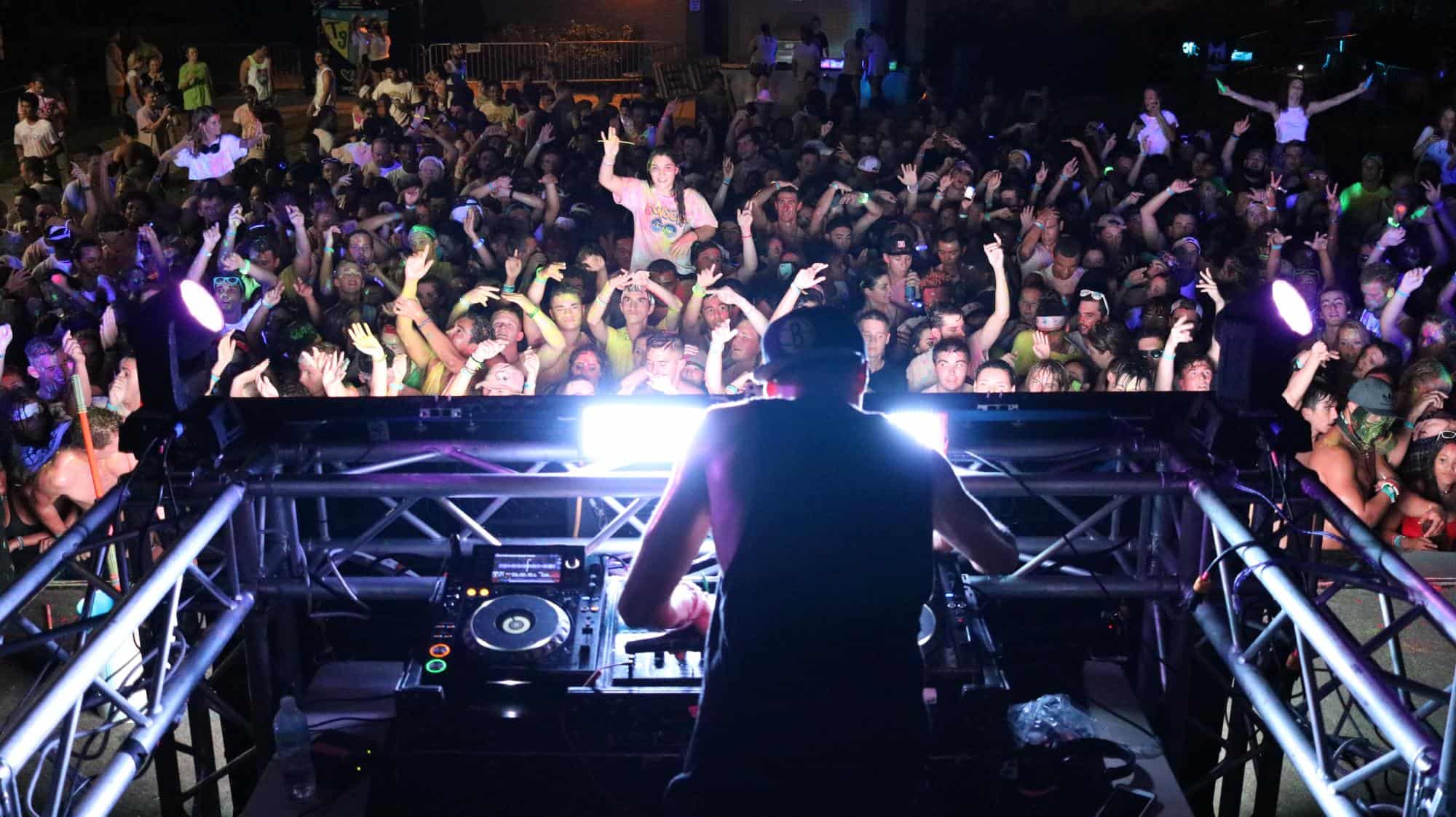 paint party crowd. by Joe Ciciarelli
